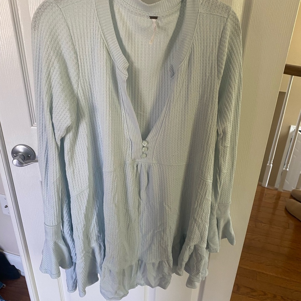Free people Women's pale Green ruffle sleeve top